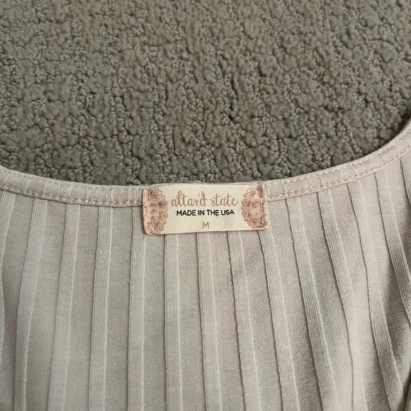 🩷 Alter’d State Ribbed Tie-Front Cropped Top Bell Sleeves Size M - Picture 3 of 8